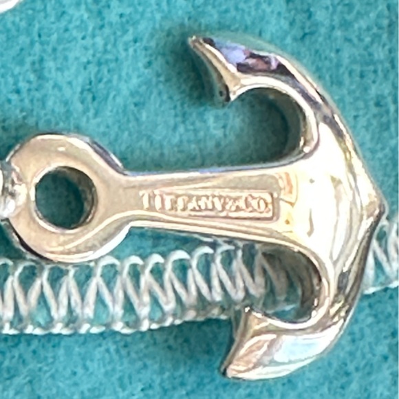 Stunning Tiffany and Co. Vintage anchor key ring.Comes with pouch& box. 925SS - Picture 4 of 4